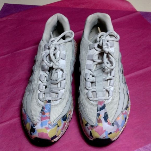 Nike Air Max Women's Sneakers Size 9.5 in Good Condition - Picture 2 of 8